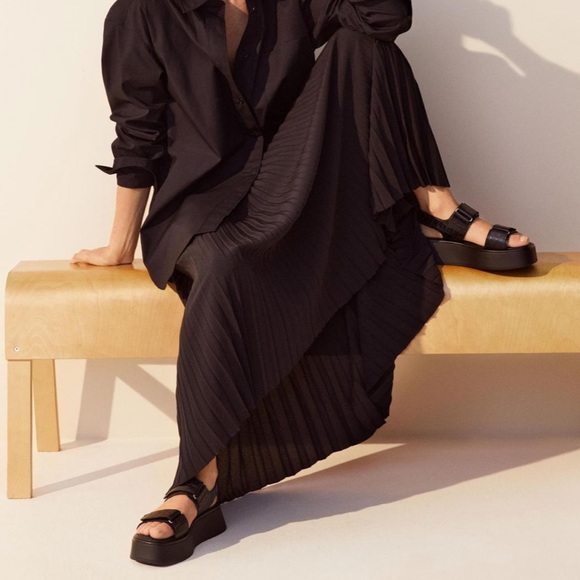 Vagabond Shoes - Courtney Sandals in Black Cow Leather